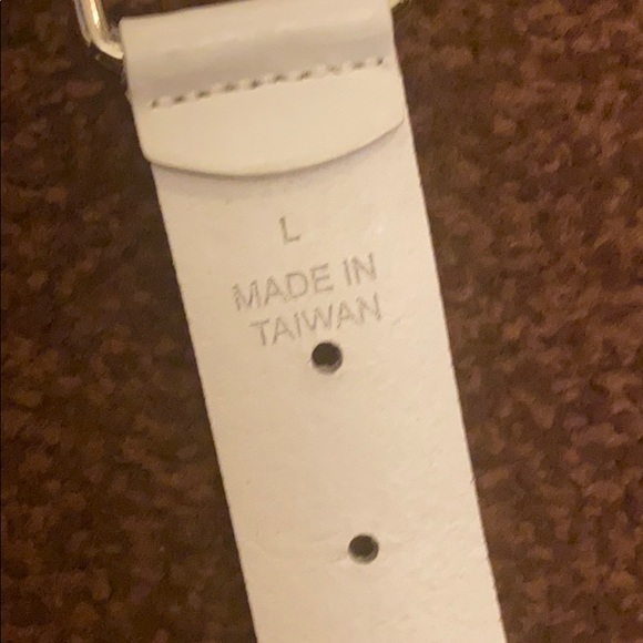 3/$20 - White silver belt heavy chain L - Picture 4 of 4